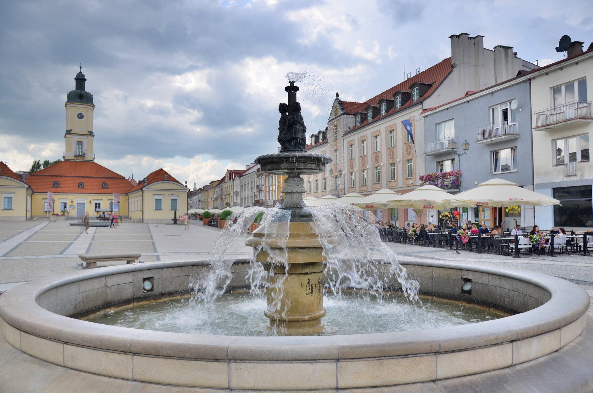 Białystok Rynek Kościuszki centrum fontanna ratuszfree photo darmowe zdjęcie