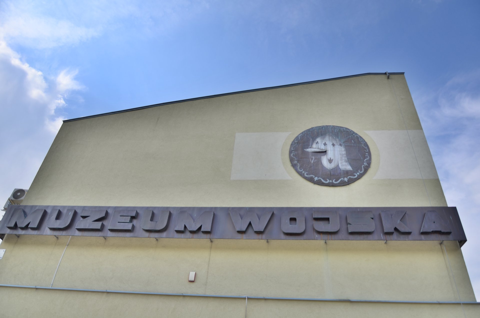 Białystok Kilińskiego Muzeum Wojskafree photo darmowe zdjęcie