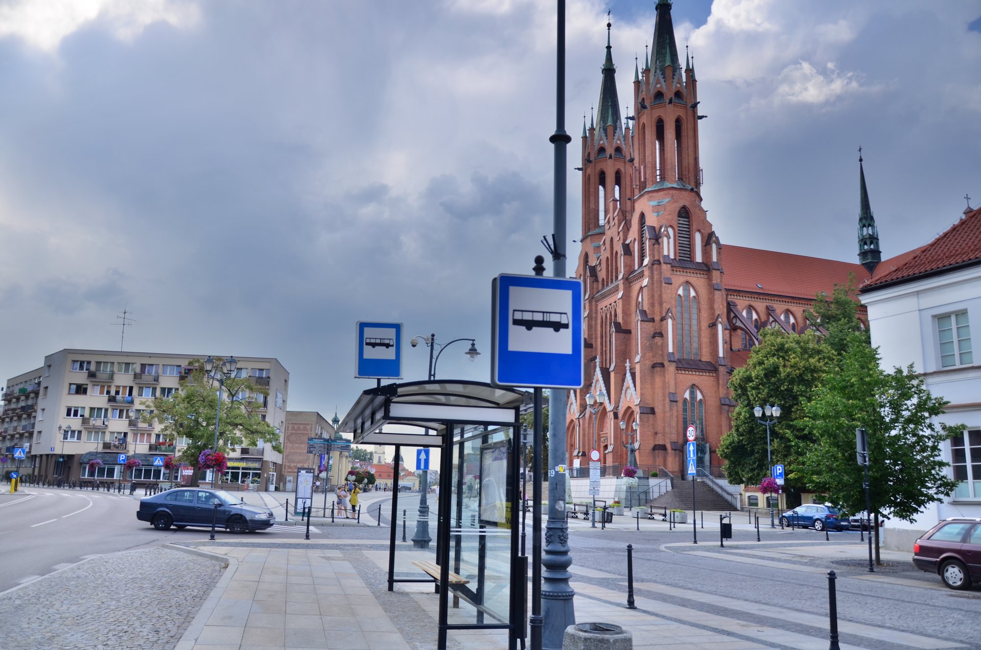 Białystok Kilińskiego przystanek autobusowy Katedra Bazylika Mniejsza Fara kościół religia katolicyzm centrumfree photo darmowe zdjęcie