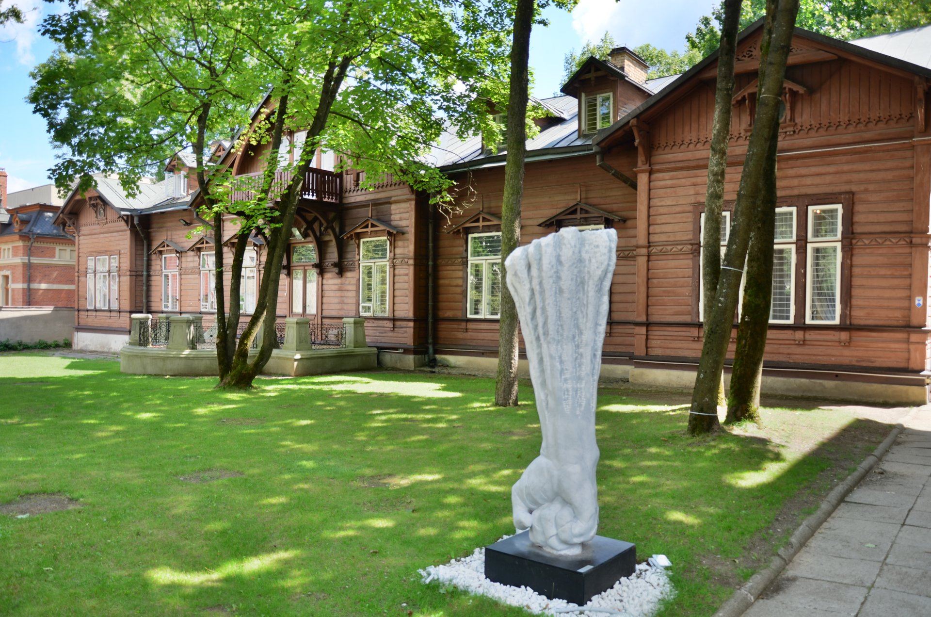 Białystok Muzeum Rzeźby im. Alfonsa Karnego Świętojańskafree photo darmowe zdjęcie