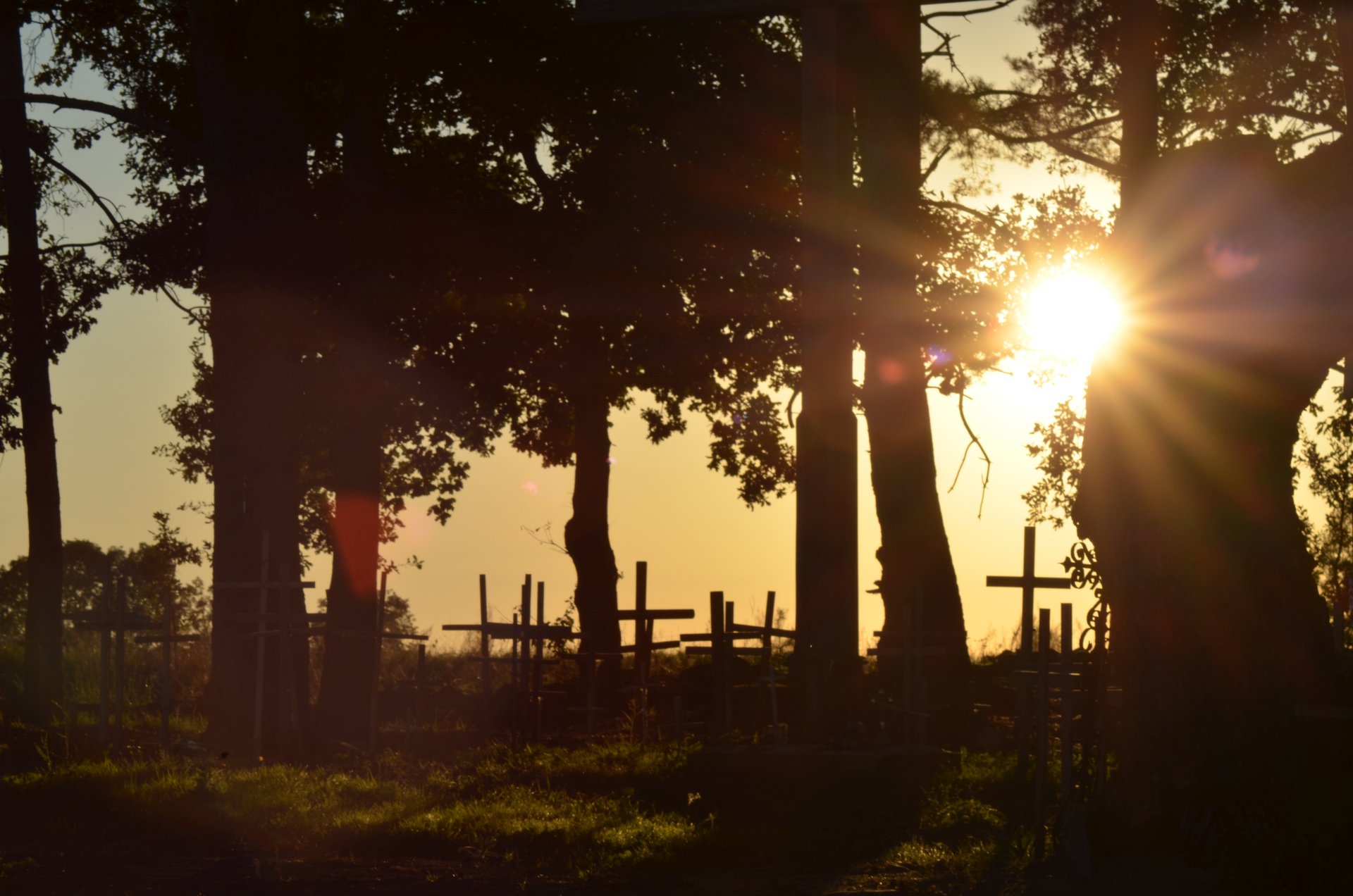 cmentarz krzyże zachód słońcafree photo darmowe zdjęcie