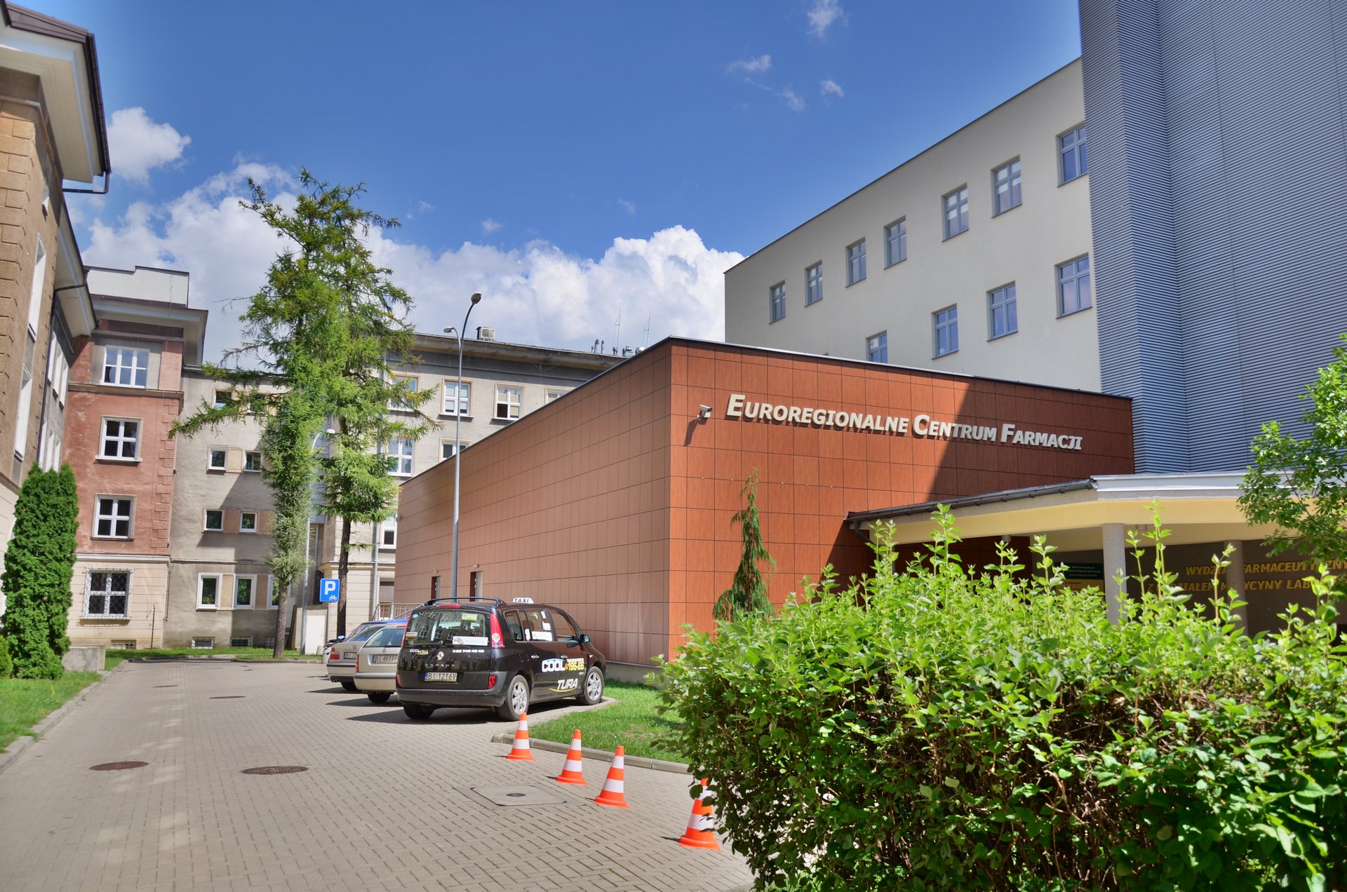 Białystok Uniwersytet Medyczny Wydział Farmaceutyczny UMB farmacjafree photo darmowe zdjęcie