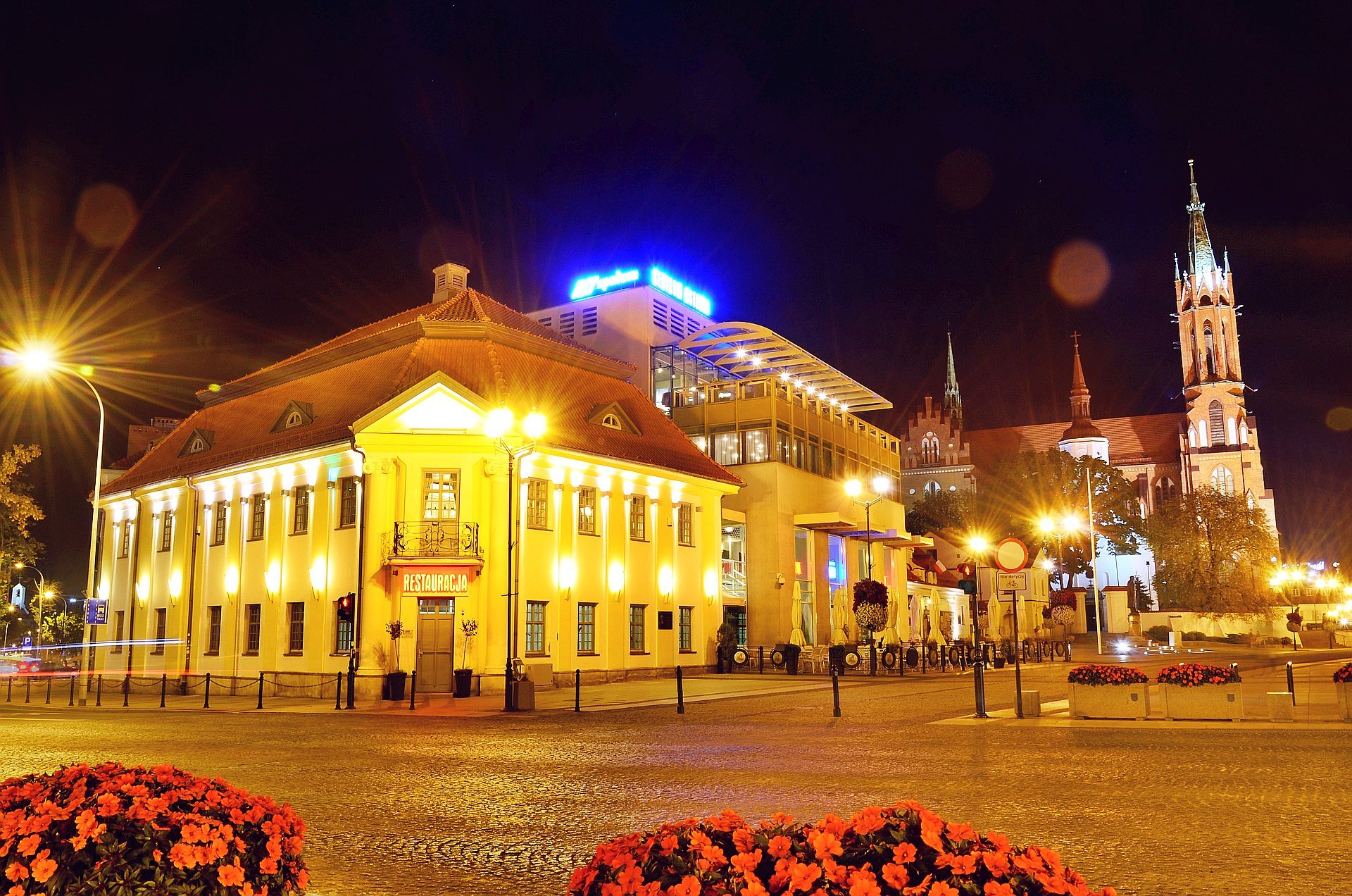 Białystok centrum noc nocą Rynek Kościuszki Astoria katedra kościółfree photo darmowe zdjęcie