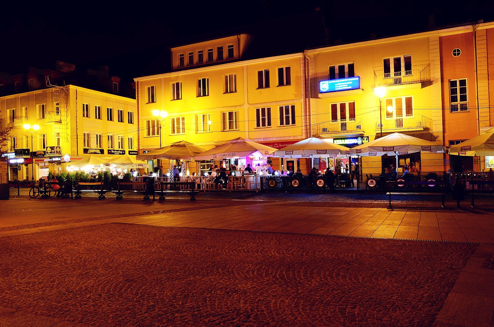Białystok centrum noc nocą Rynek Kościuszkifree photo darmowe zdjęcie
