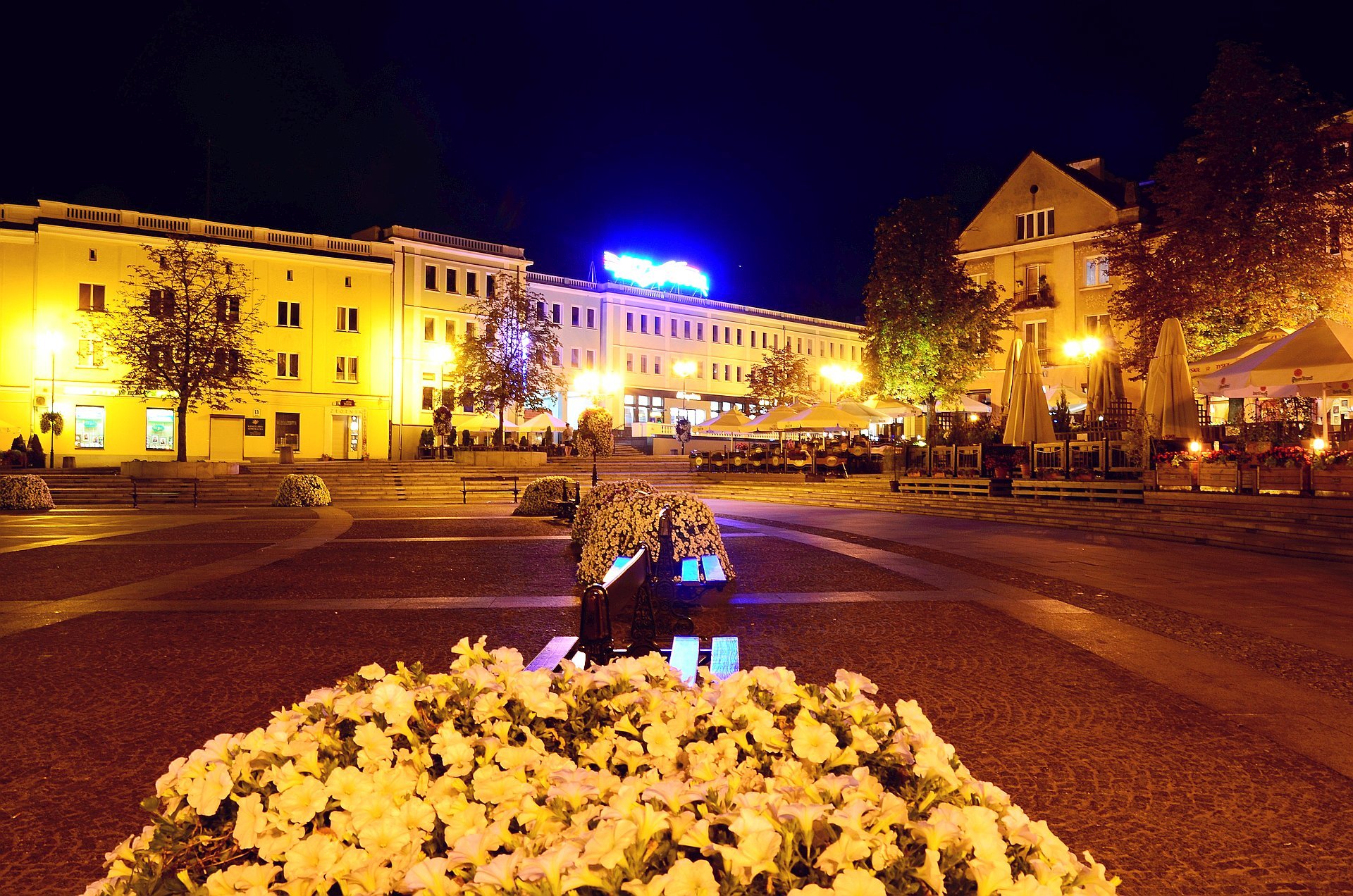 Białystok centrum noc nocą Rynek Kościuszkifree photo darmowe zdjęcie