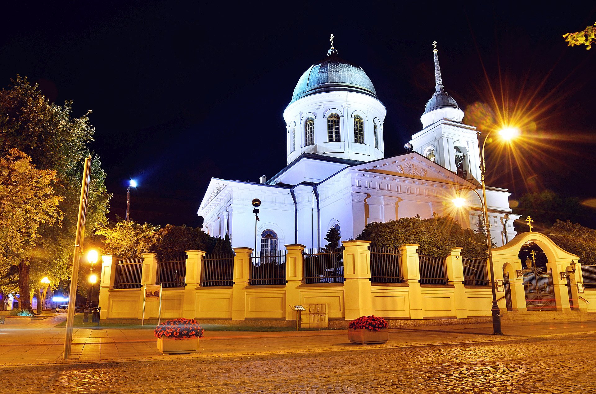 Białystok centrum noc nocą Lipowa cerkiew św. Mikołajafree photo darmowe zdjęcie