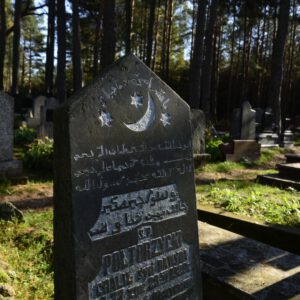 Podlaskie cmentarze - niektóre zapomniane, a inne wprawiają w zachwyt