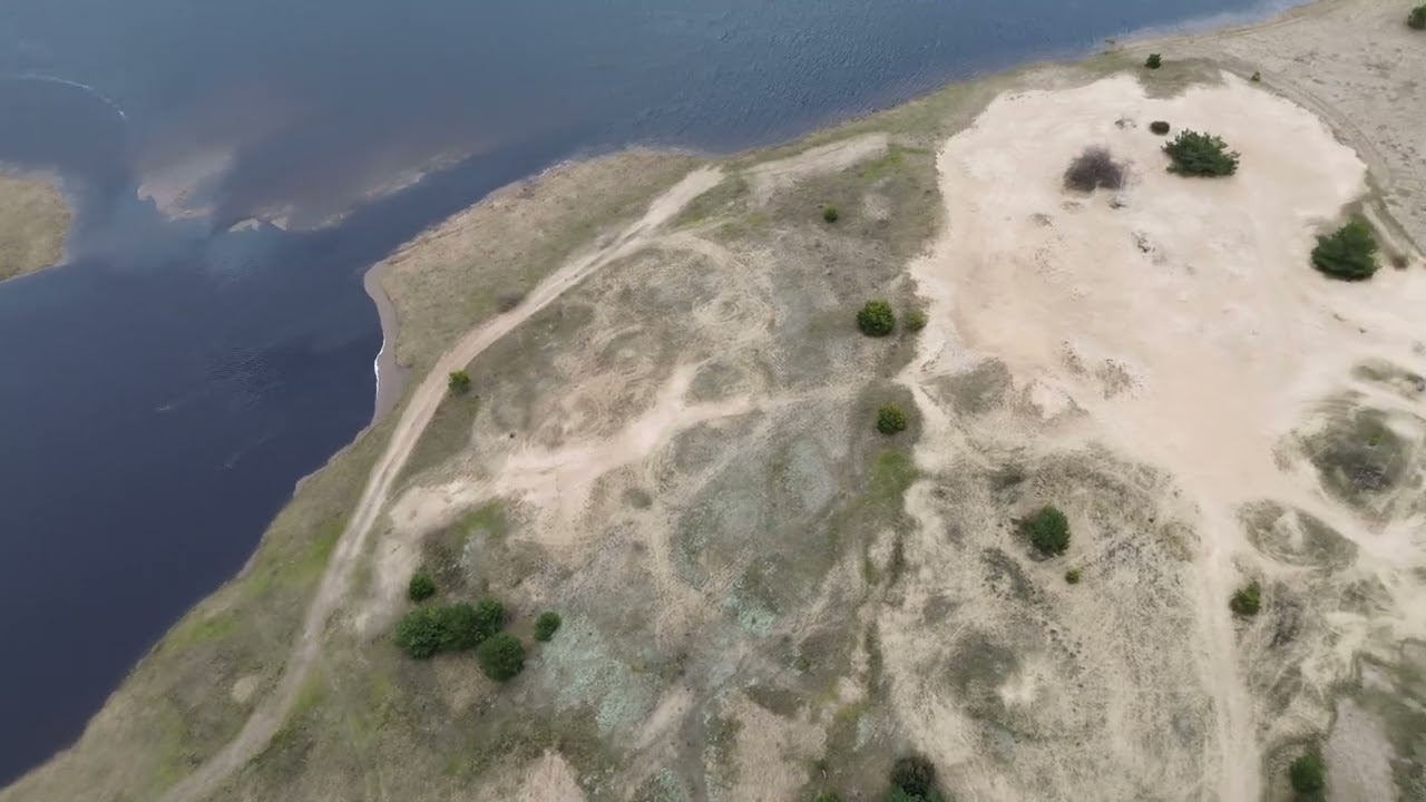 Co za piękne widoki! Zobacz wydmy i rozlewiska z drona.