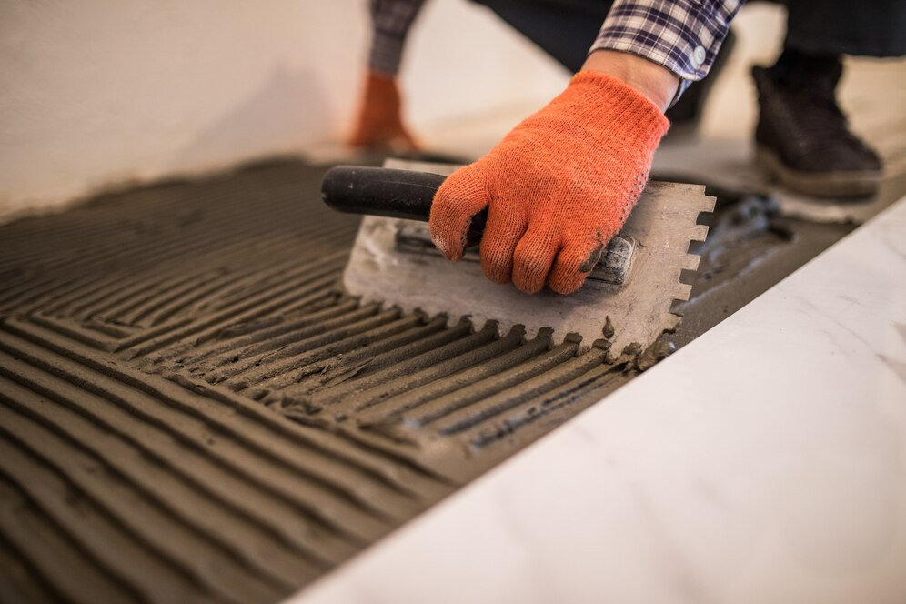 Jak naprawić konstrukcje betonowe? Poznaj materiały i techniki