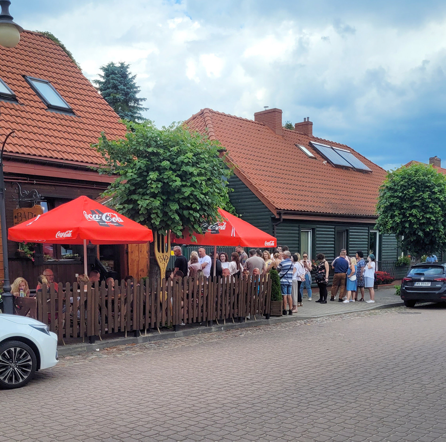 Gigantyczne tłumy w Supraślu. Kolejki były nawet, by wejść do jakiejkolwiek restauracji.