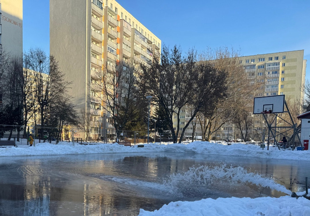 Lodowisko pod blokiem. Jak za dawnych czasów!