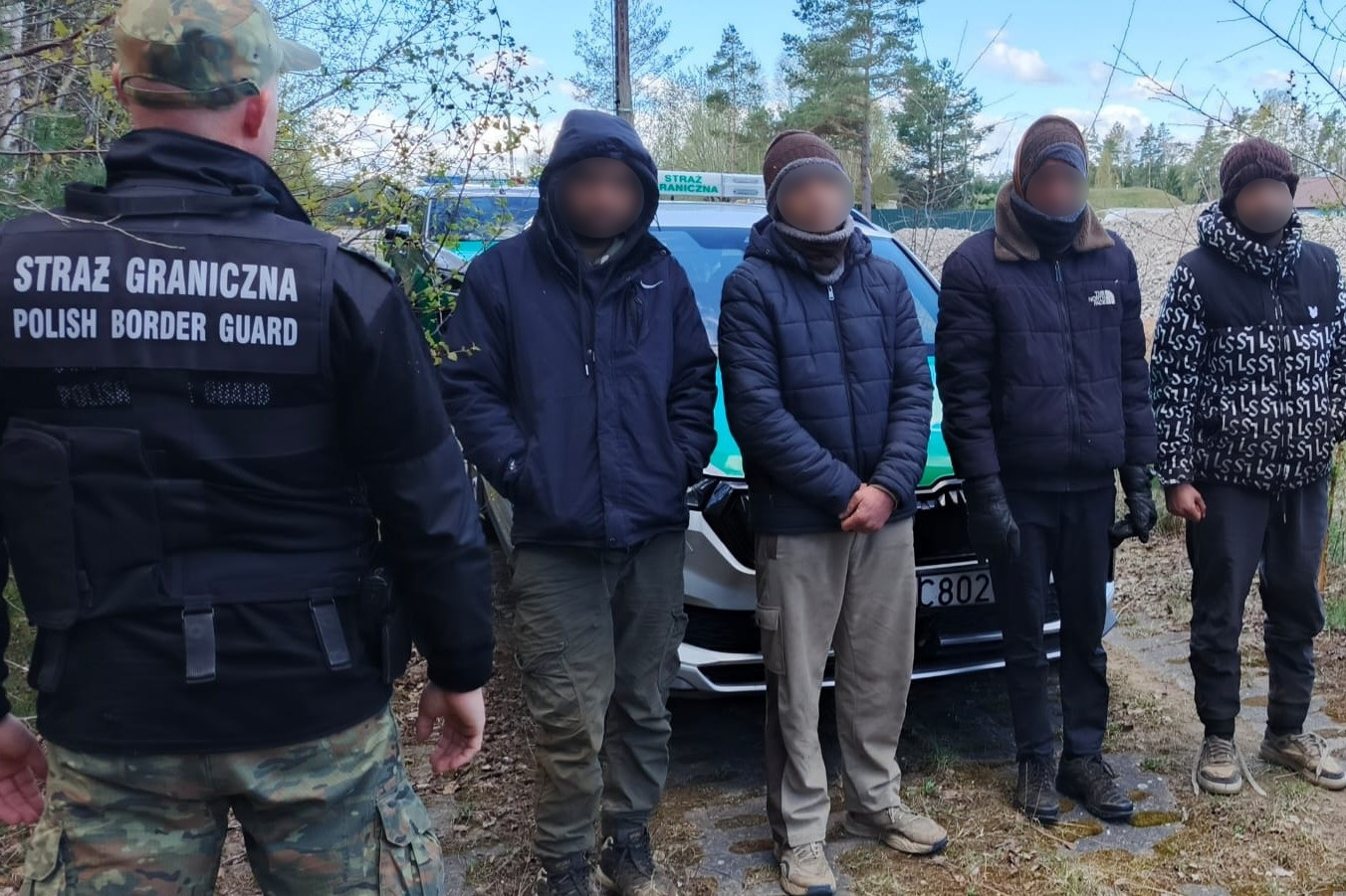 Cztery osoby zatrzymane po nielegalnym przekroczeniu granicy w gminie Rutka-Tartak