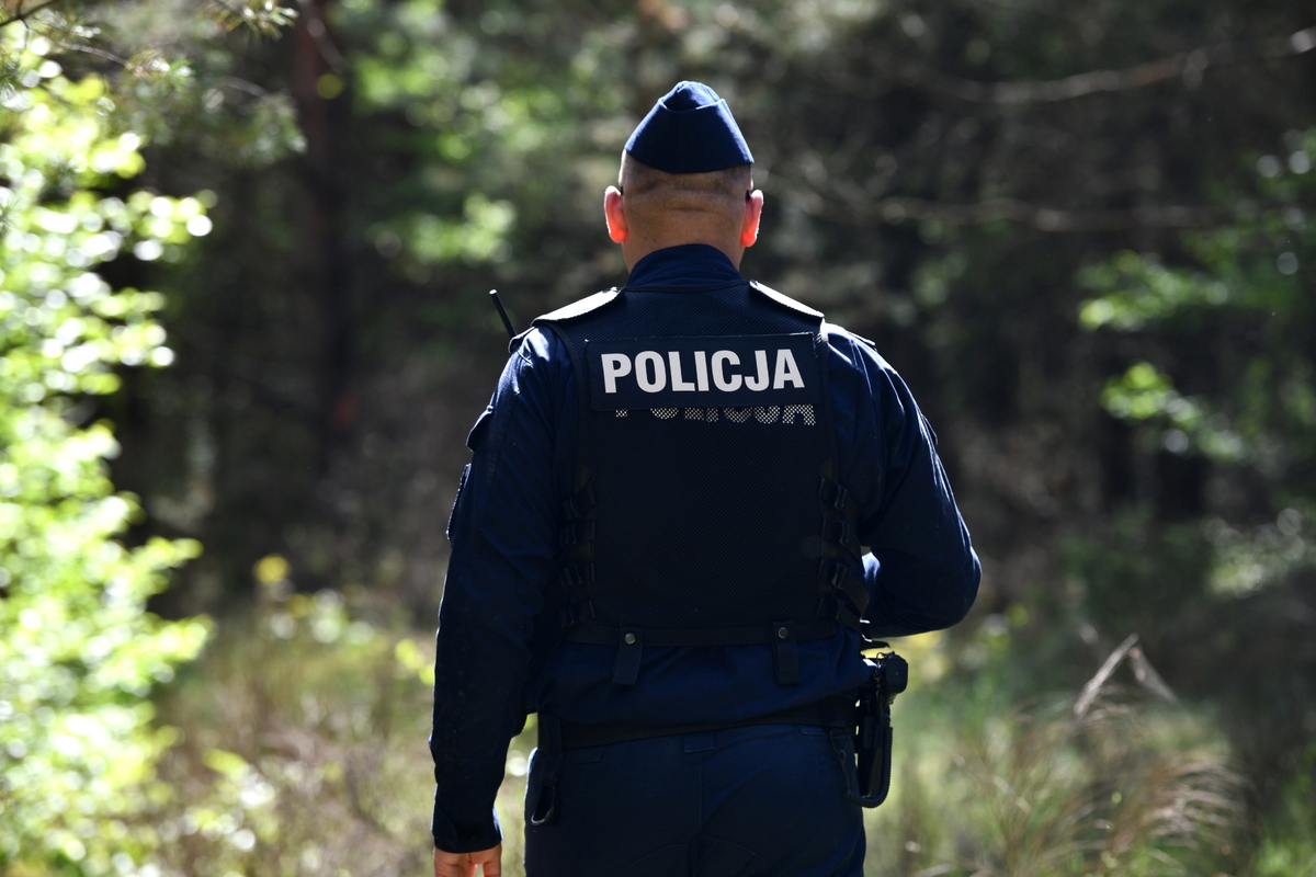 Zambrów. Policjanci pomogli zdezorientowanej seniorce przy drodze krajowej nr 63