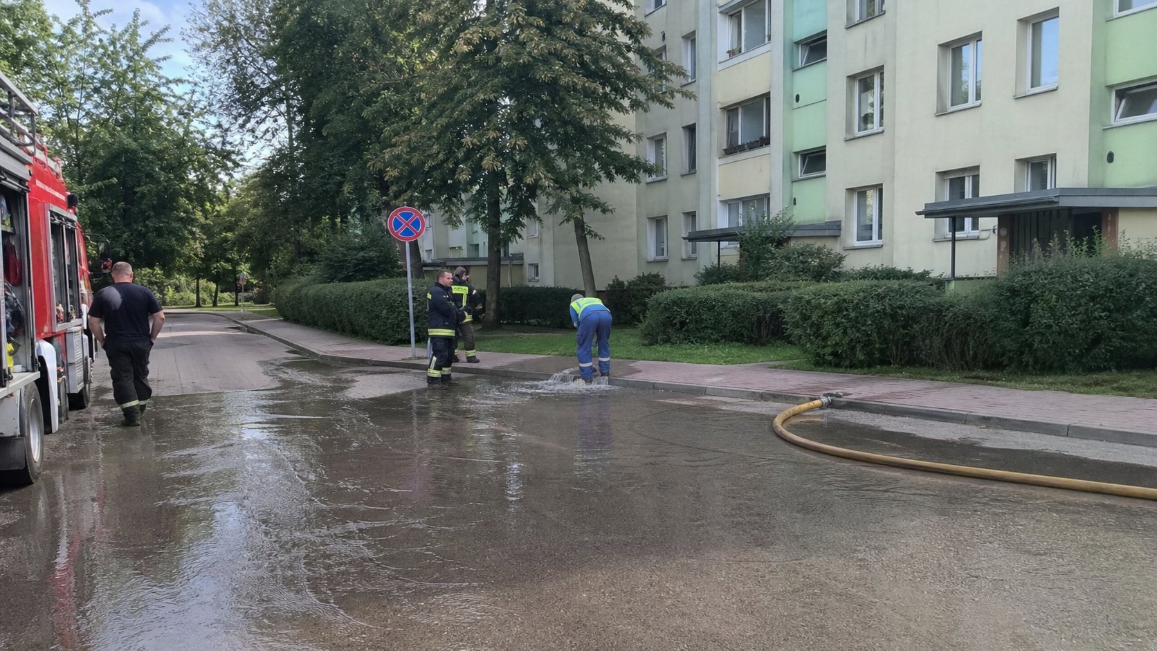 Łomża. Awaria wodociągu przy ul. Spokojnej zalała piwnice dwóch budynków