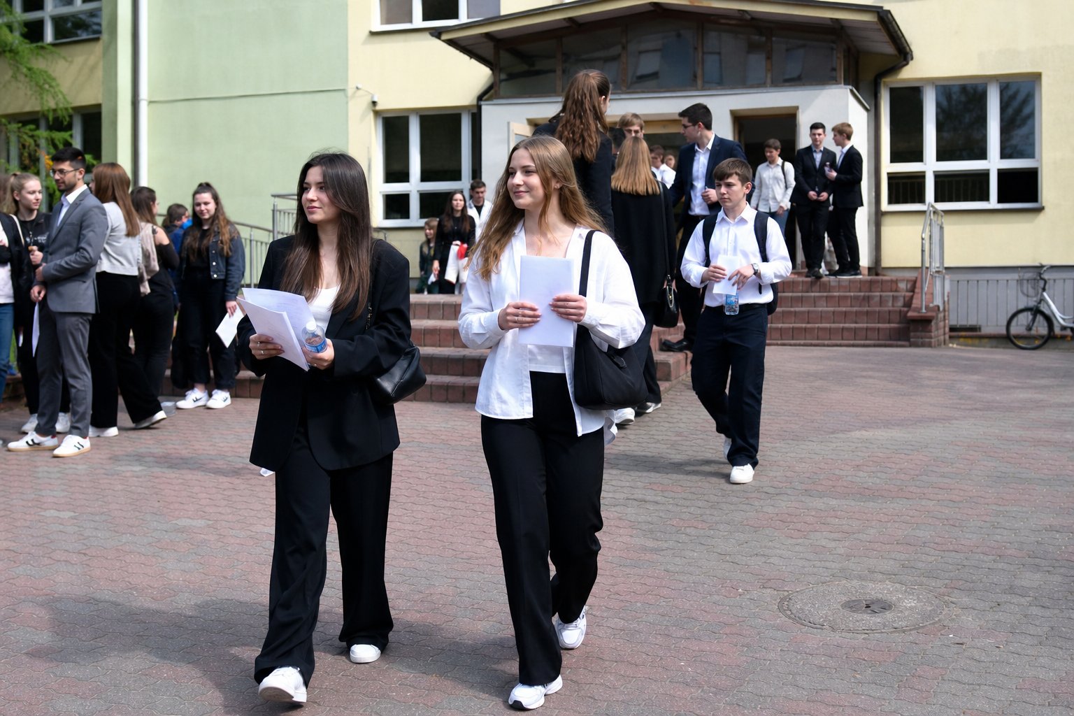 Łomża. Maturzyści po polskim wskazują, że łatwiej było niż się spodziewali