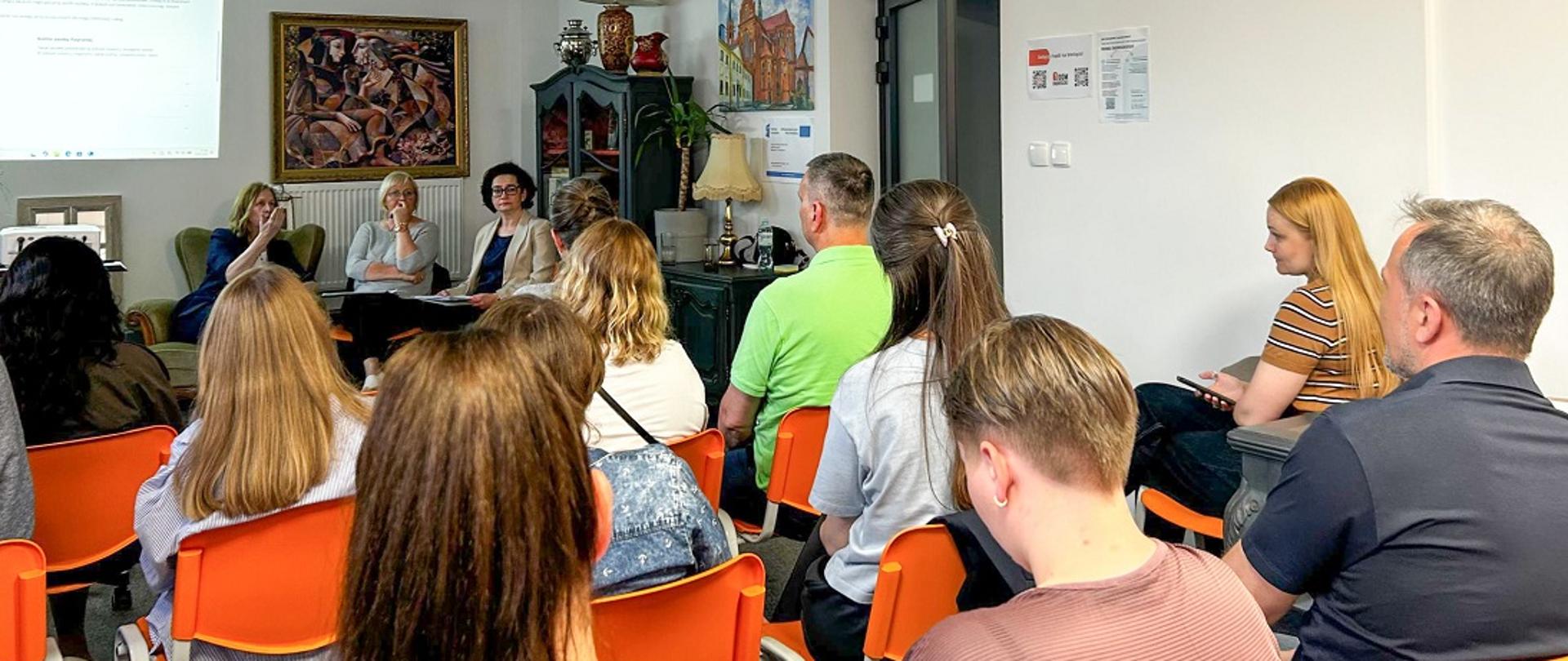 Podlaska KAS wyjaśnia podatki nowym mieszkańcom Białegostoku