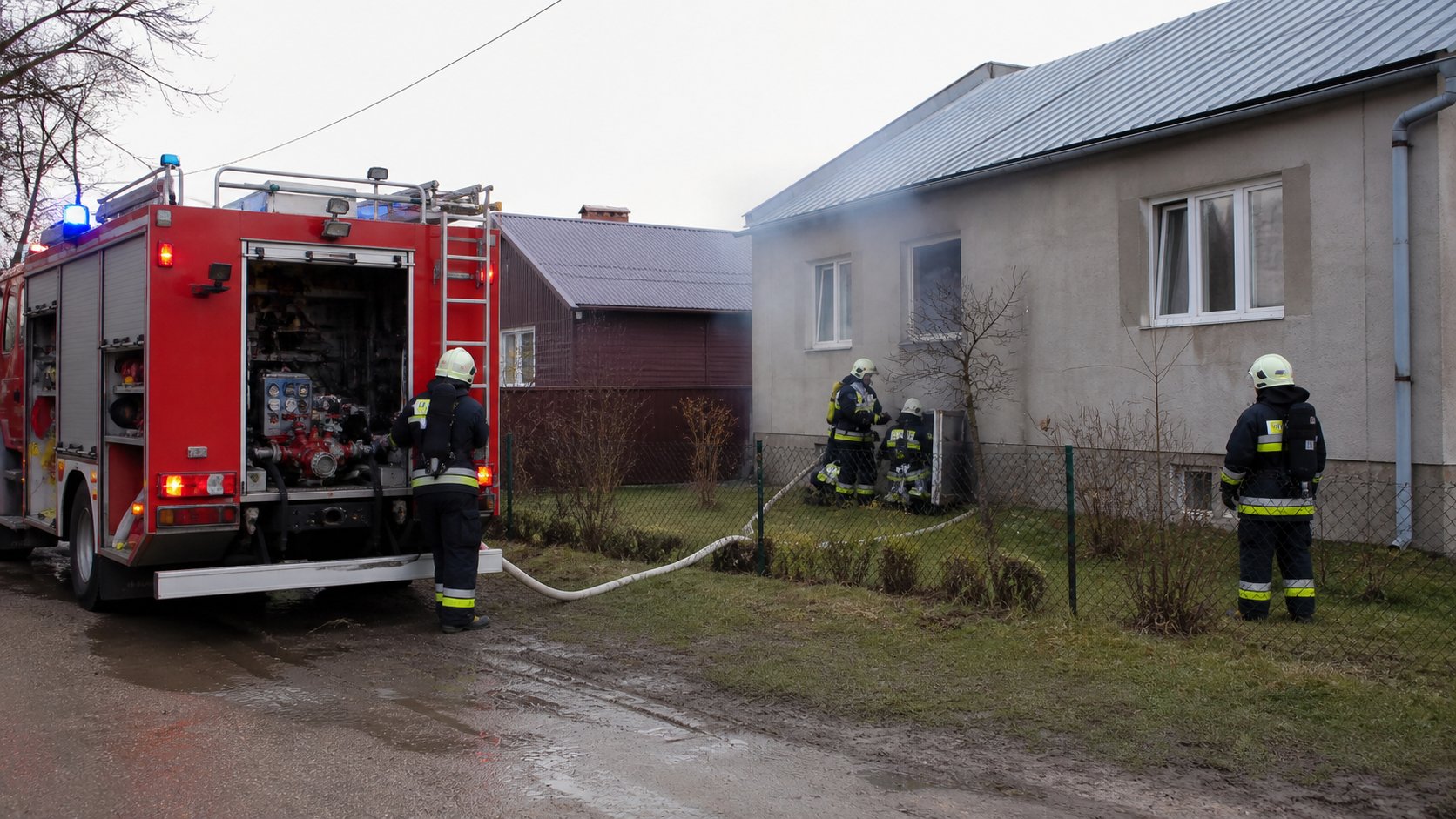 Pożar piwnicy w Drozdowie. Sześć zastępów straży i straty w inwentarzu