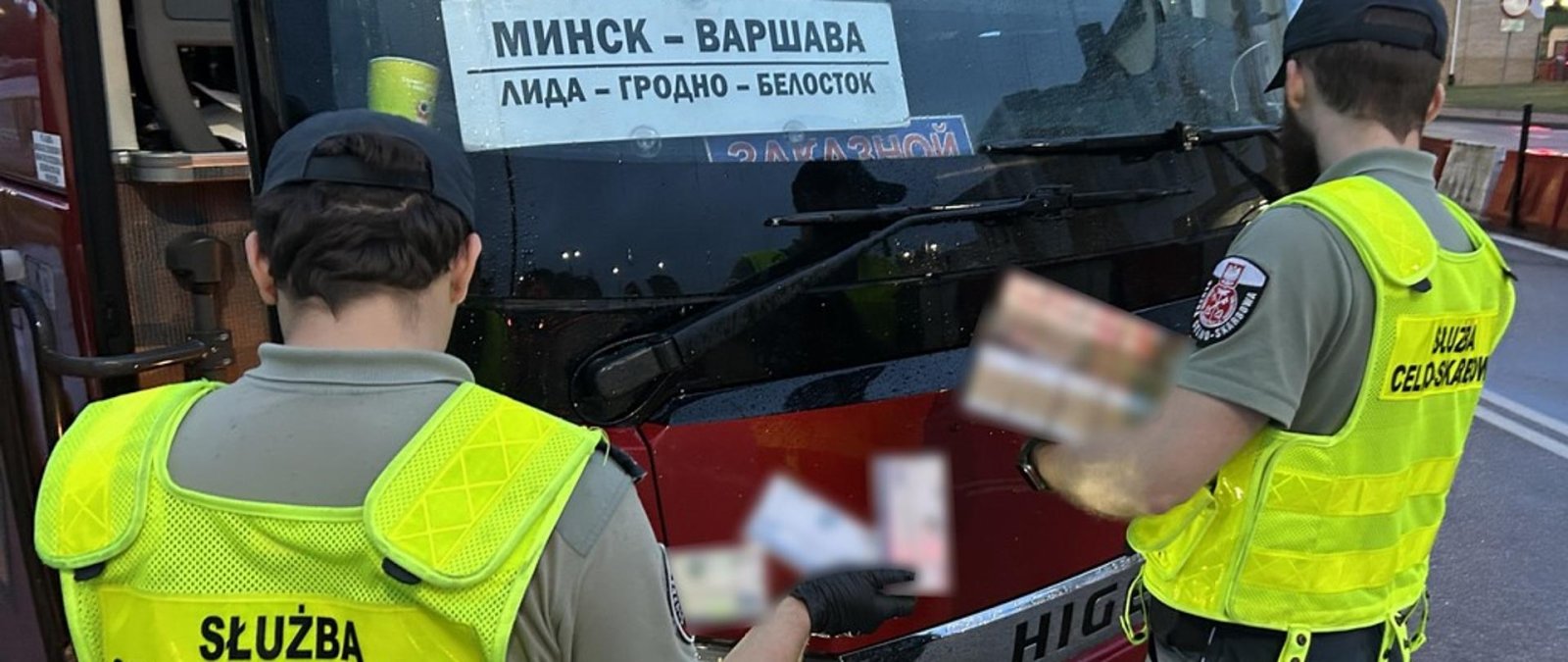 Bobrowniki. KAS przechwyciła farmaceutyki i papierosy w autokarze