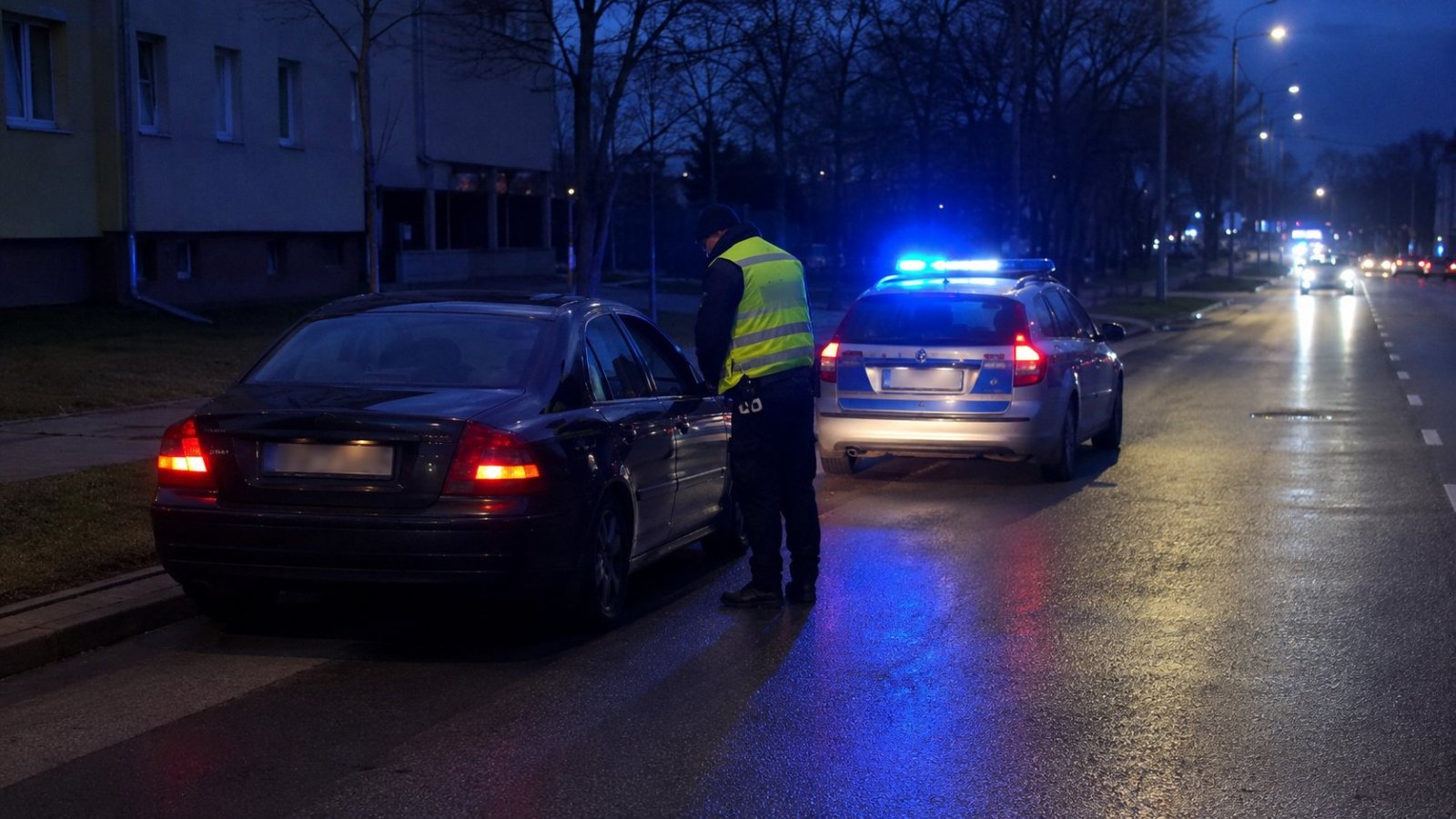 Suwałki. Dwaj nietrzeźwi kierowcy zatrzymani przez policjantów