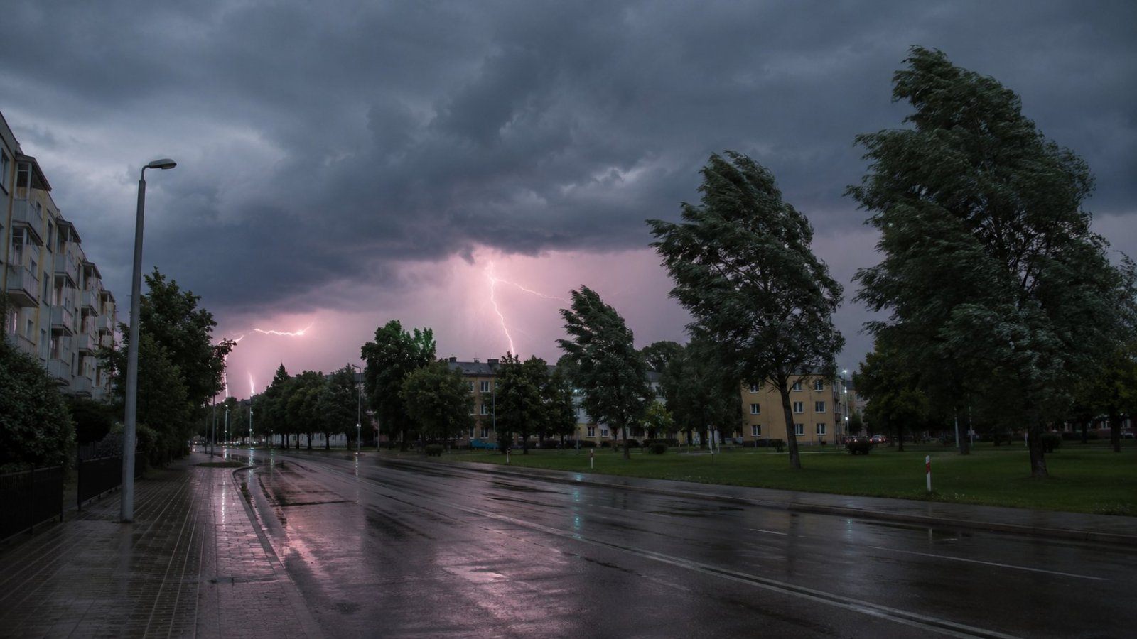Suwałki. IMGW wydał ostrzeżenie drugiego stopnia przed burzami