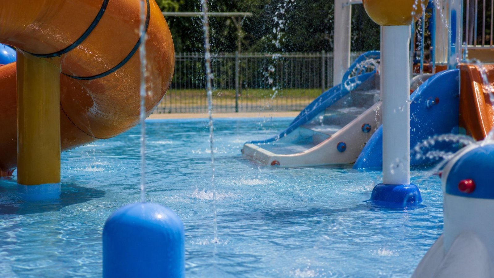 Lipsk. Basen miejski otwarty na razie częściowo