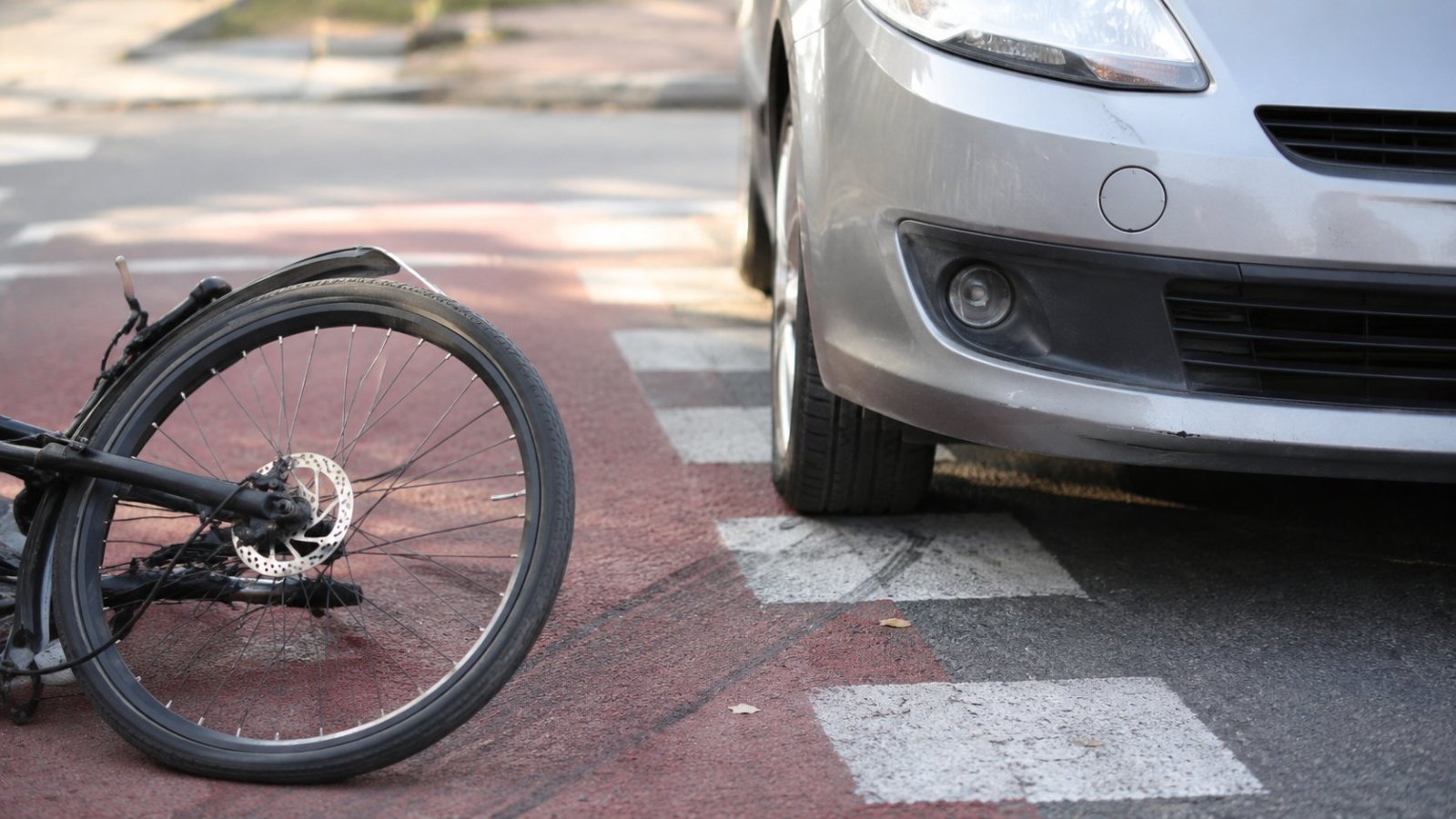 Łomża. Kierowca potrącił 83-letniego rowerzystę i odjechał