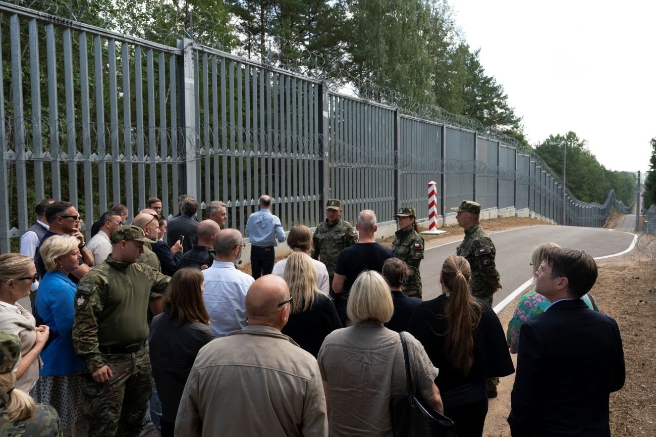 Słuchacze Szwedzkiego Uniwersytetu Obrony odwiedzili podlaską Straż Graniczną