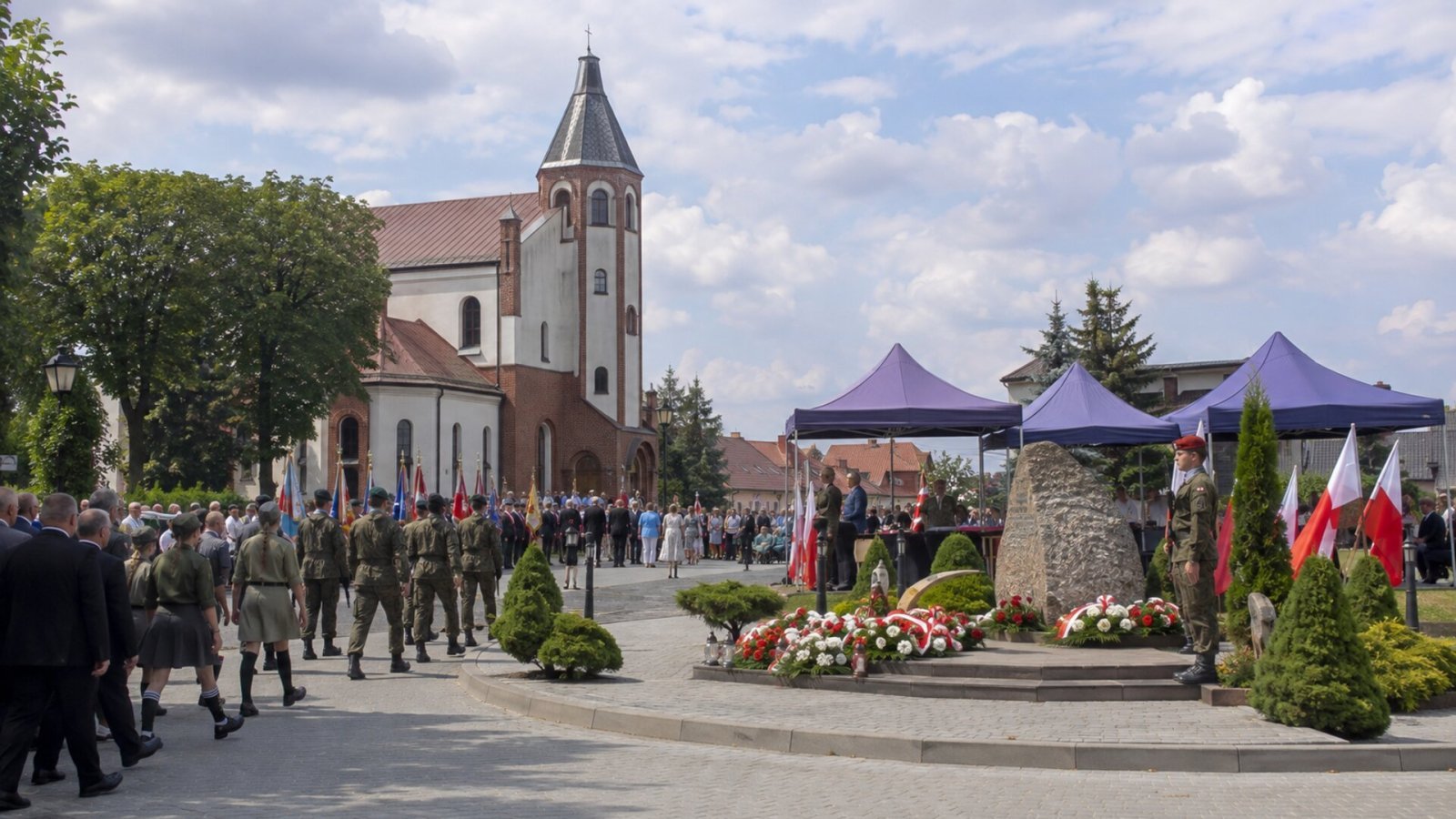 Święto Wojska Polskiego w Zambrowie. Msza, przemarsz i uroczysty apel