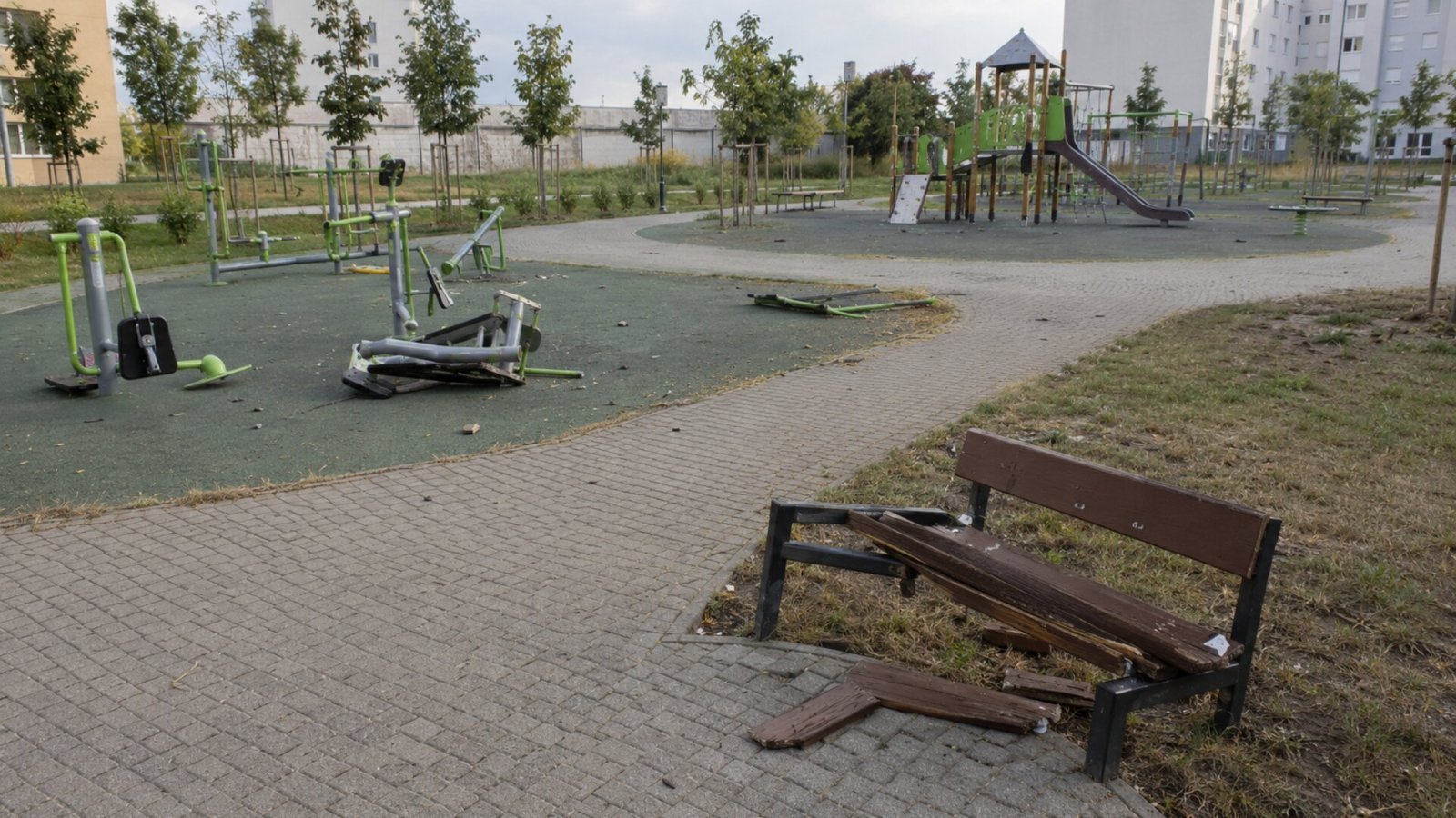 Zdewastowano nowy kompleks rekreacyjny w Suwałkach