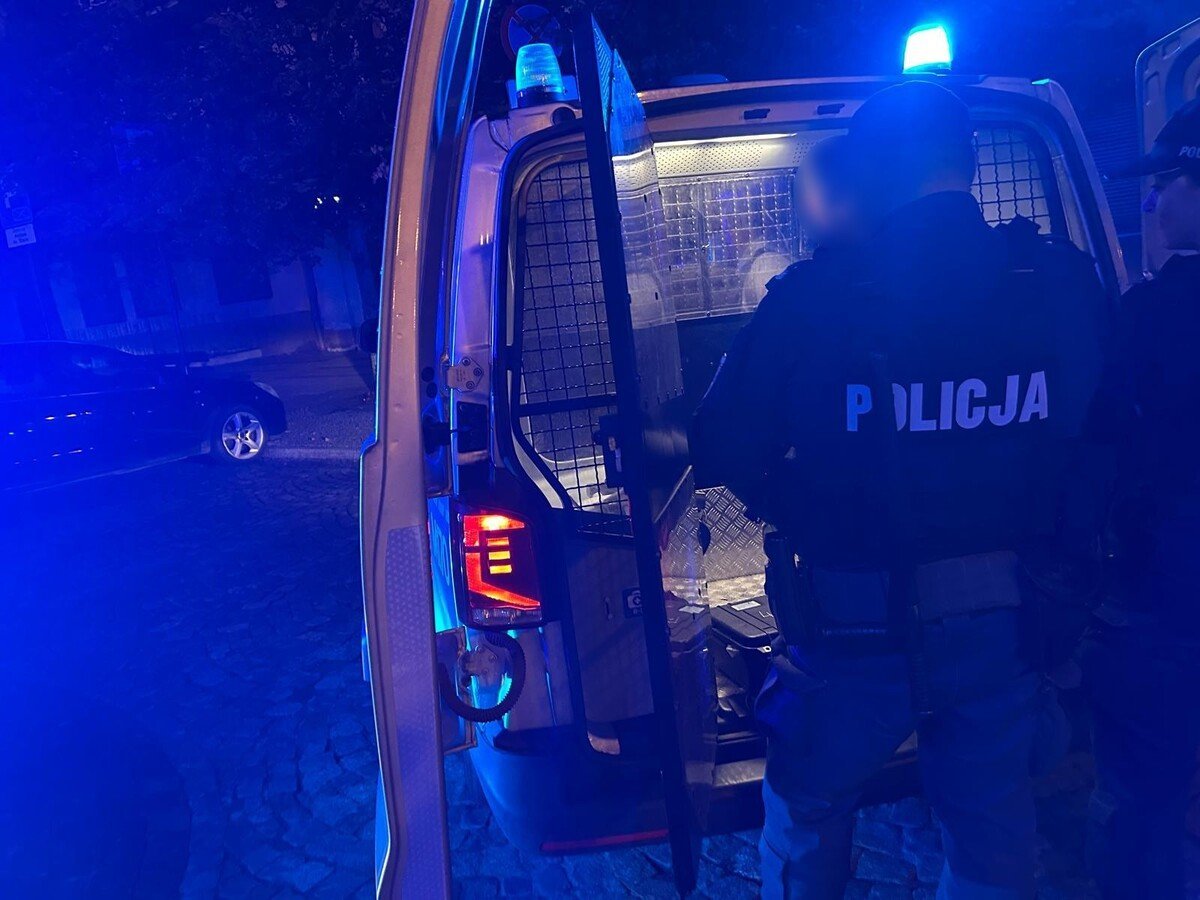 Blisko dwa promile, sądowy zakaz i poszukiwanie. Kierowca zatrzymany