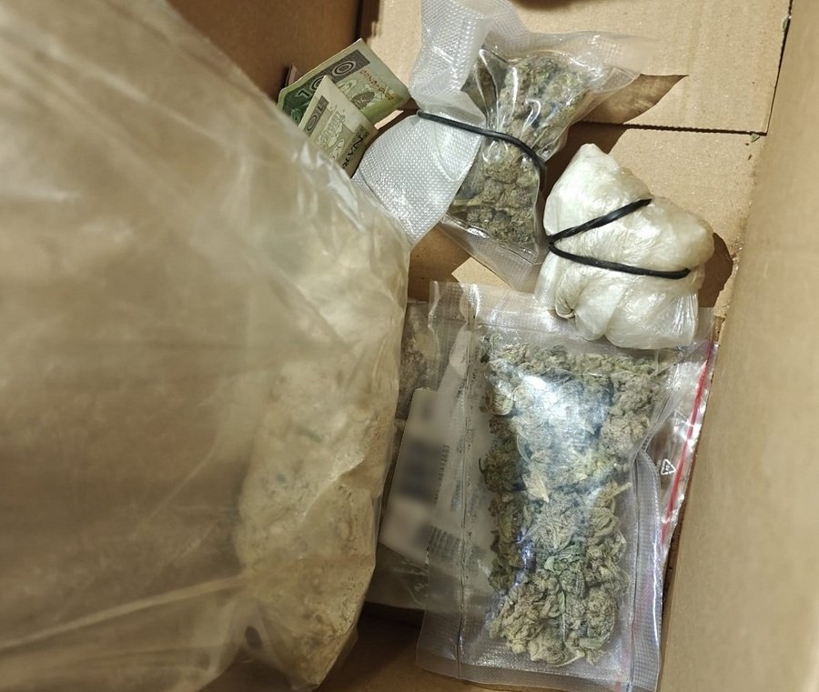 Dziewięciu zatrzymanych i ponad 2,4 kg narkotyków zabezpieczonych przez policję