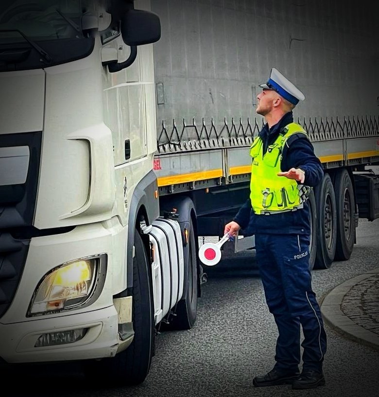 Kierowca ciężarówki jechał bez prawa jazdy. Sprawa trafi do sądu