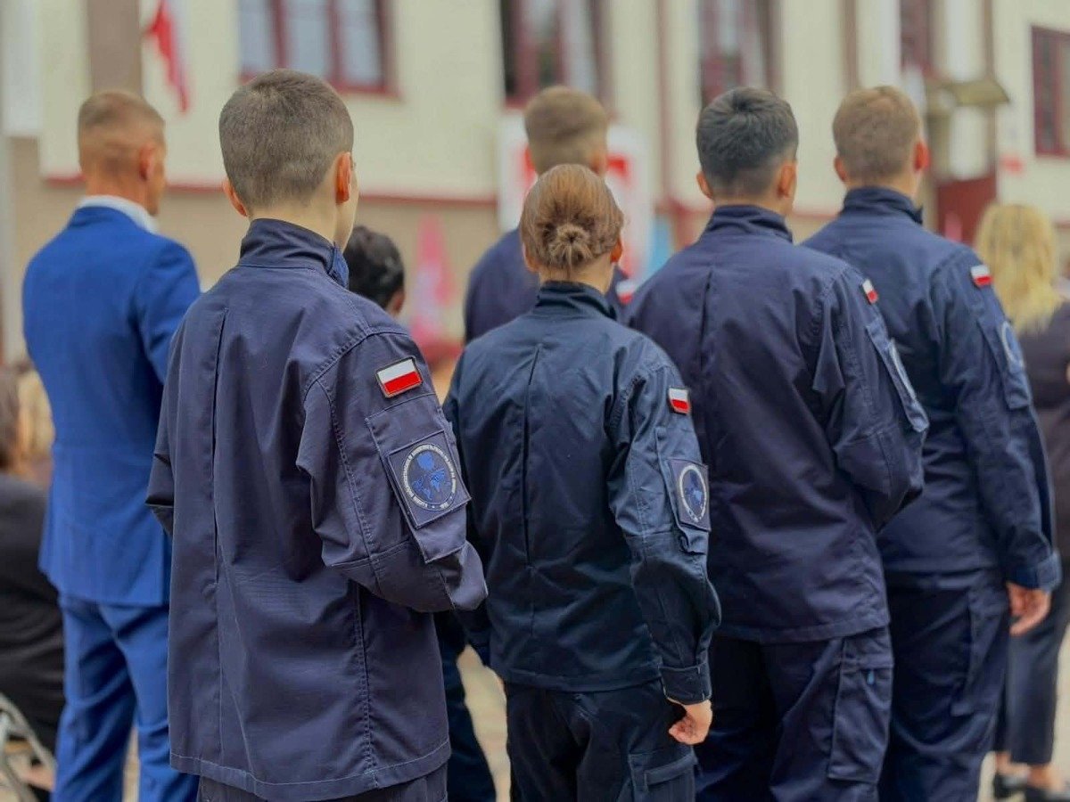 Kilkuset uczniów rozpoczęło naukę w podlaskich klasach mundurowych