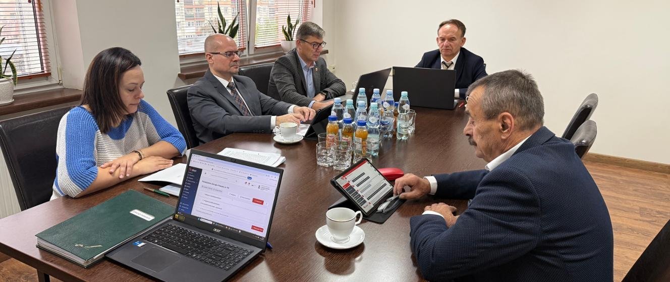 Zarząd Powiatu Bielskiego o wsparciu, zdrowiu i finansach