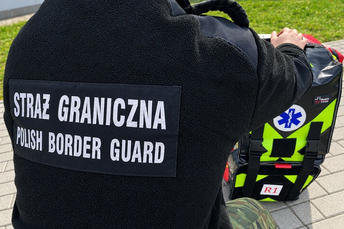 Funkcjonariusze Straży Granicznej pomogli chłopcu pogryzionemu przez psa