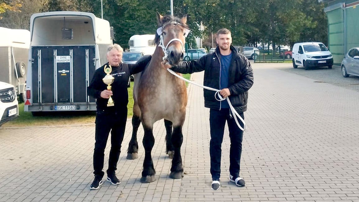 Hodowca z powiatu kolneńskiego na podium wystawy w Szepietowie