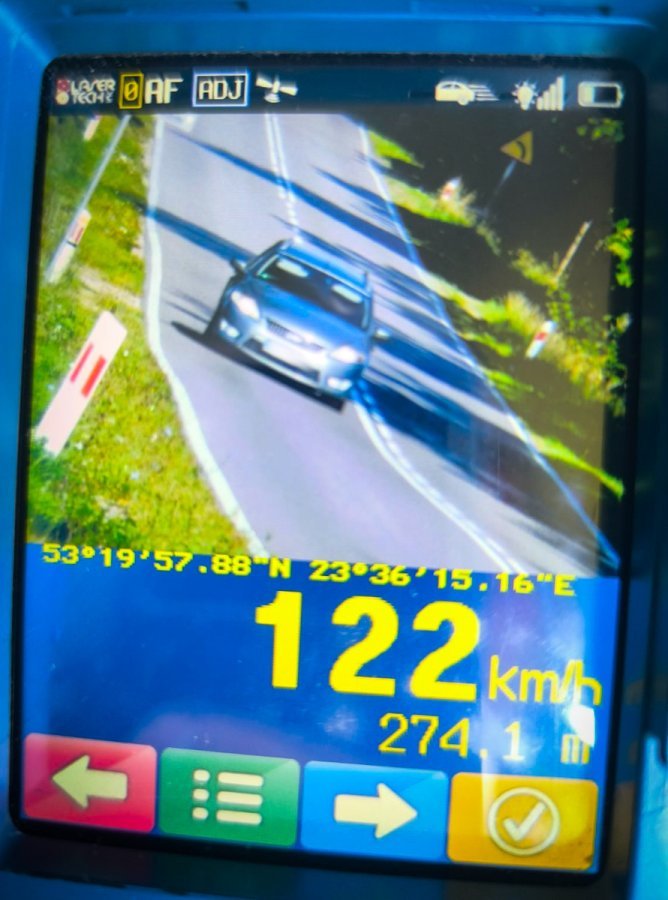 Jechał 122 km/h przy ograniczeniu do 50. Stracił prawo jazdy