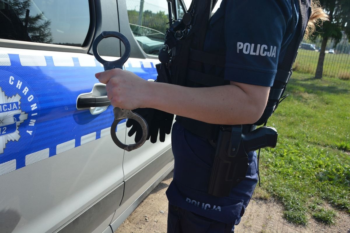 Poszukiwany mężczyzna zatrzymany w Suwałkach. Miał przy sobie mefedron